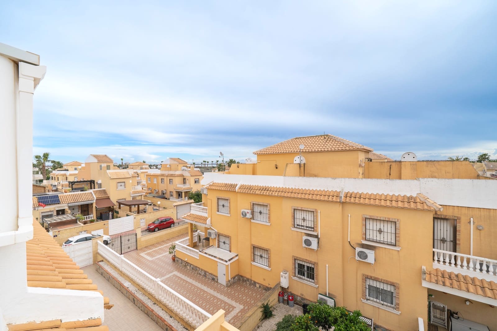 3 bedroom Semi-detached Villa for sale in Ciudad Quesada with pool - € 265,000 (Ref: 10010185)