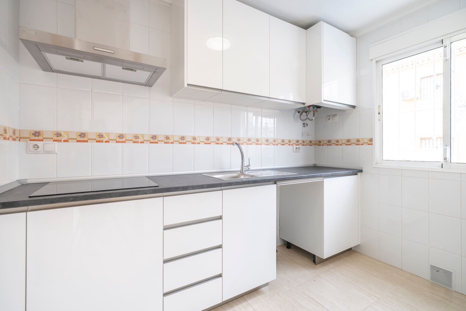 3 bedroom Semi-detached Villa for sale in Ciudad Quesada with pool - € 265,000 (Ref: 10010185)