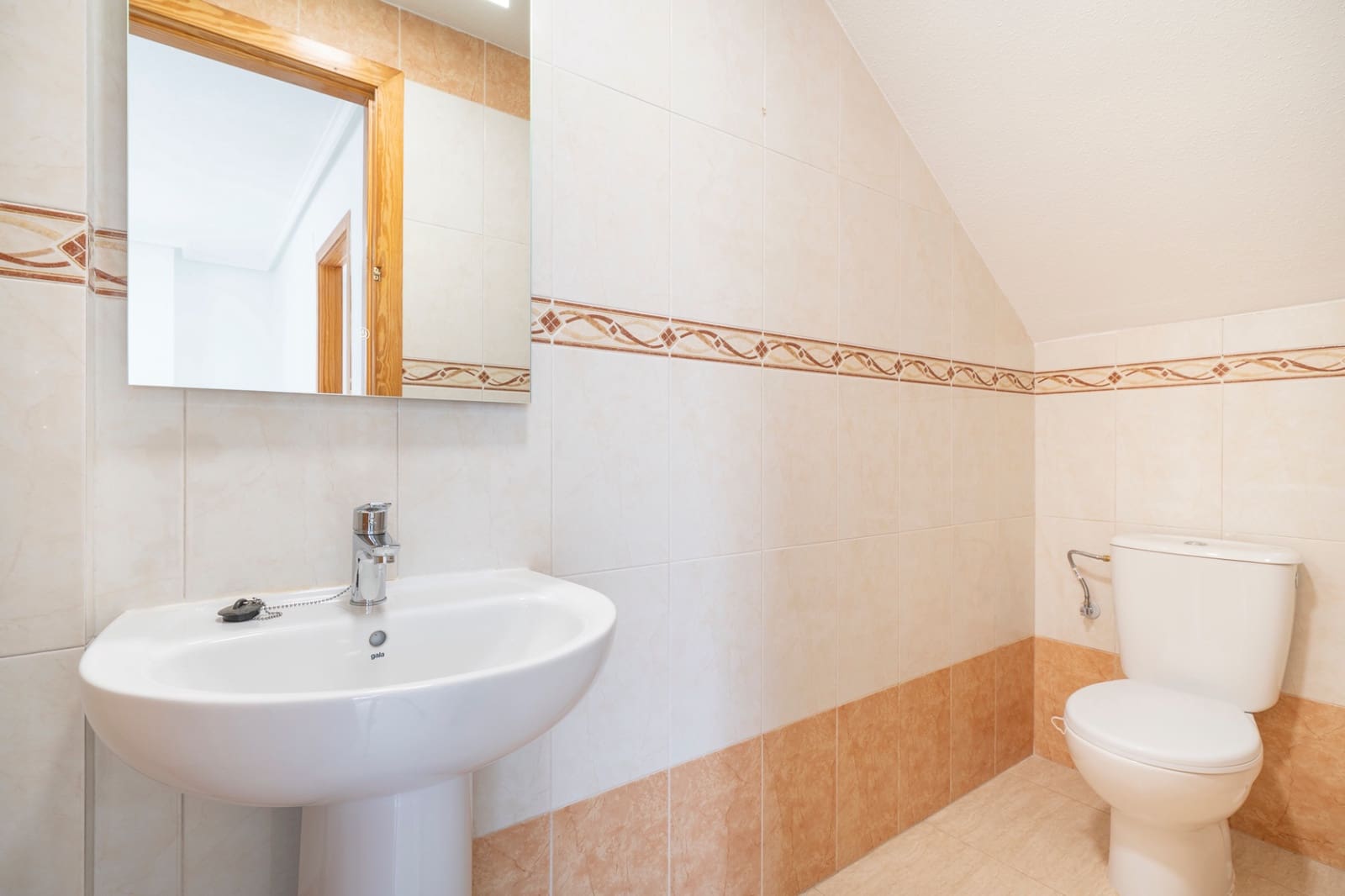 3 bedroom Semi-detached Villa for sale in Ciudad Quesada with pool - € 265,000 (Ref: 10010185)
