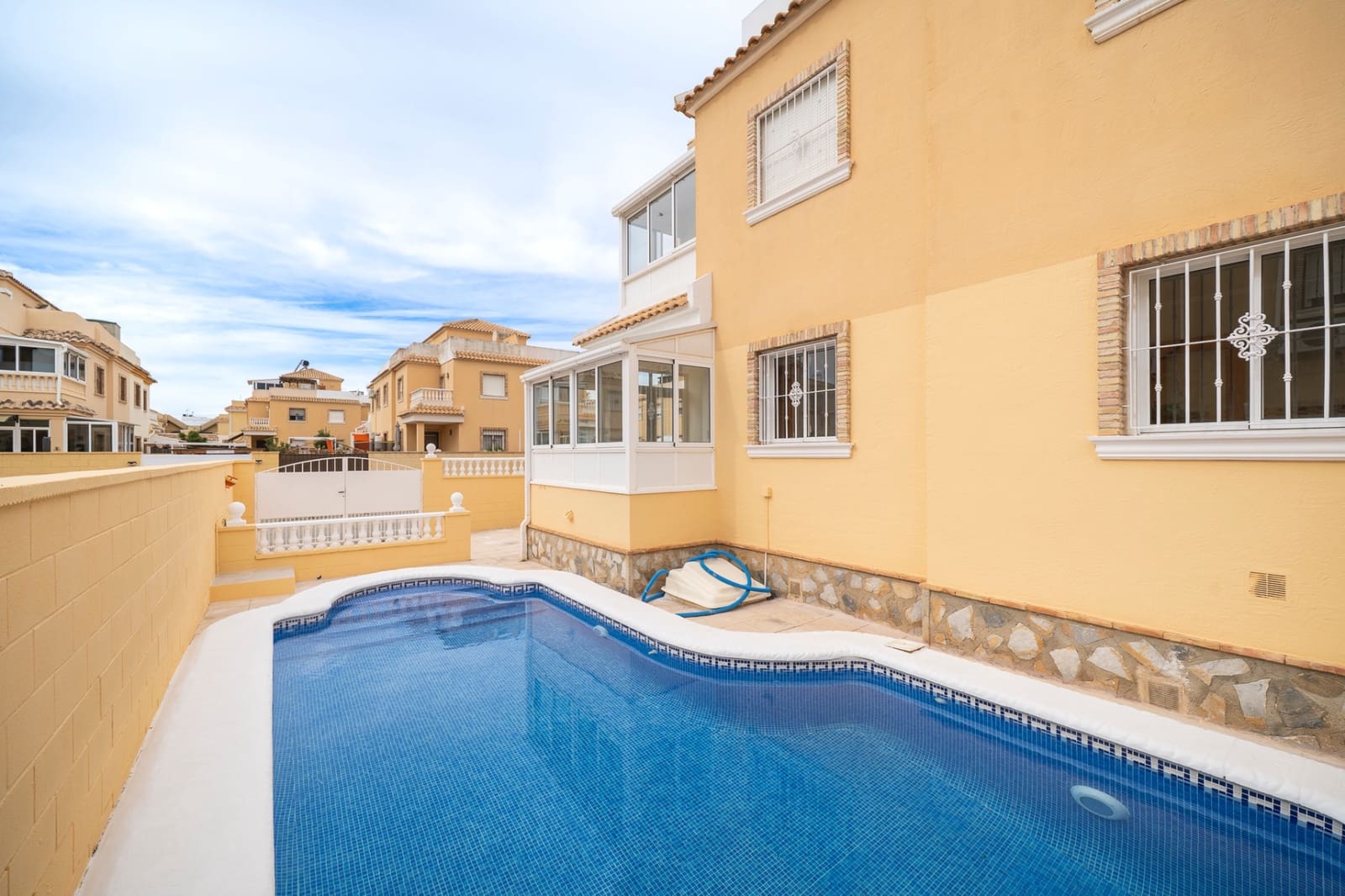 3 bedroom Semi-detached Villa for sale in Ciudad Quesada with pool - € 265,000 (Ref: 10010185)