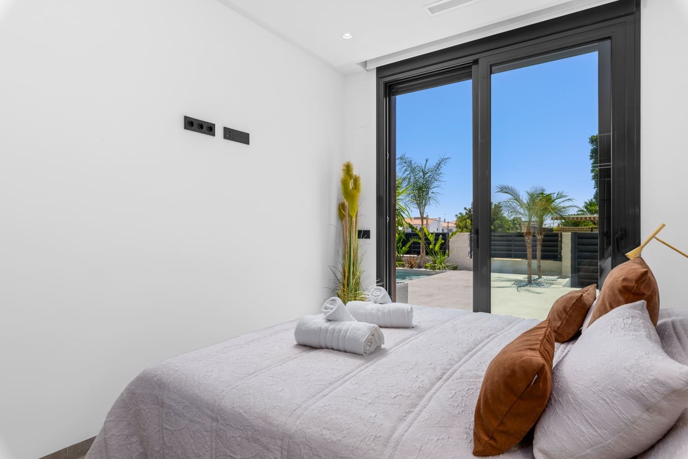 4 soverom Villa til salgs i El Campello med svømmebasseng garasje - € 1 390 000 (Ref: 10010186)