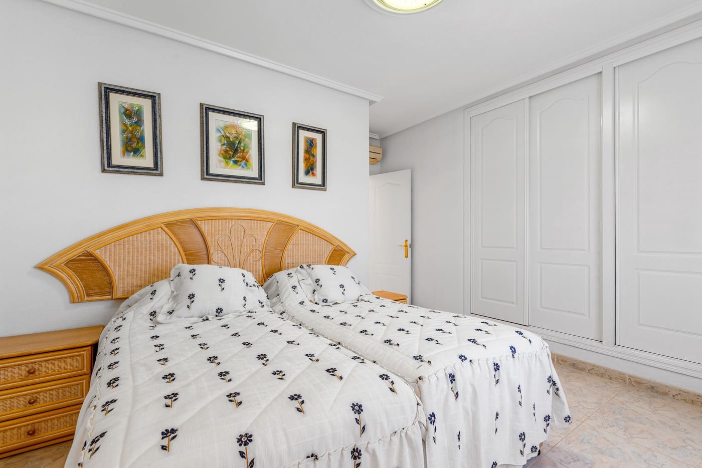 7 makuuhuone Huvila myytävänä paikassa Ciudad Quesada mukana uima-altaan - 690 000 € (Ref: 10010187)