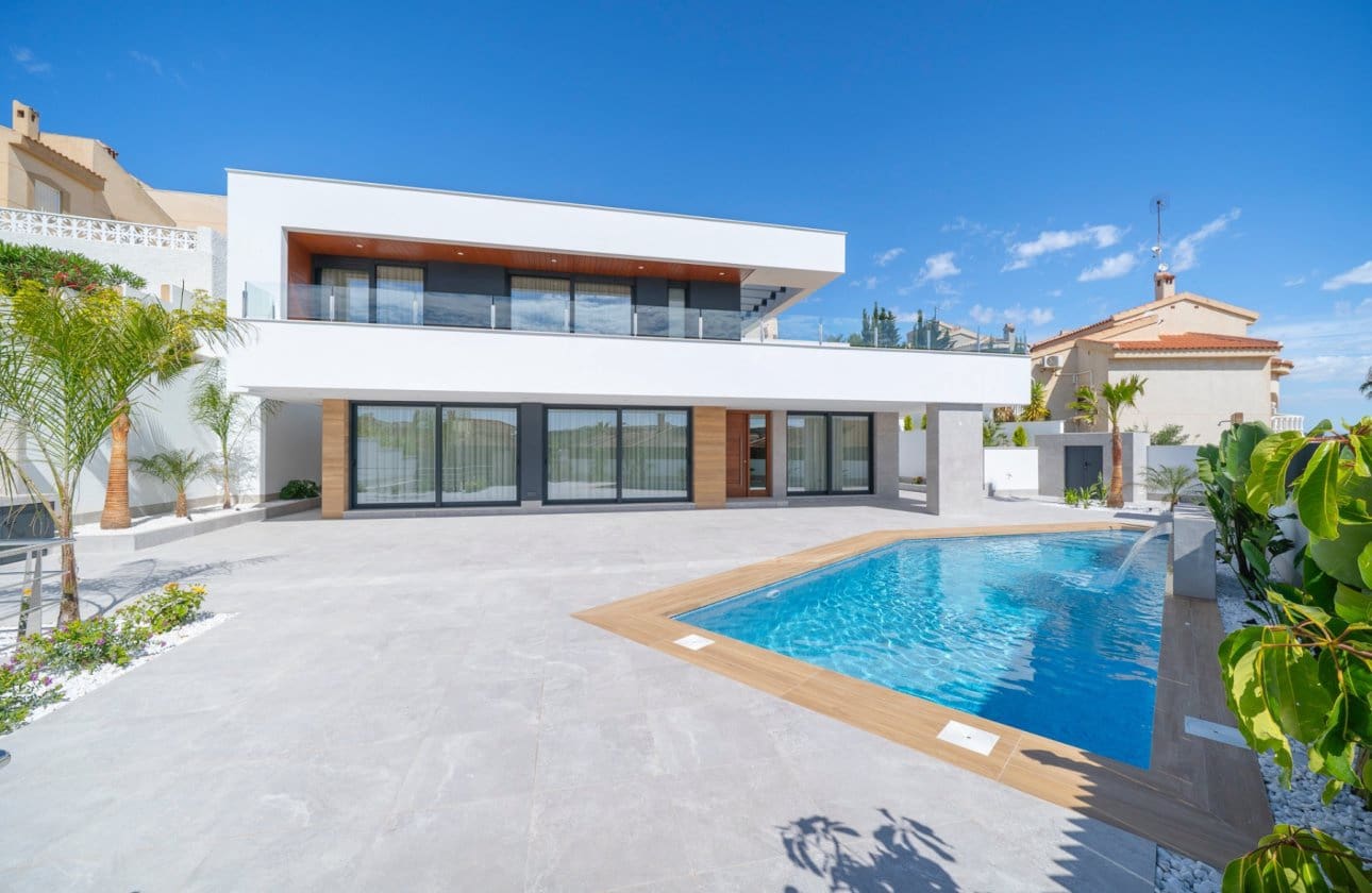 4 chambre Villa/Maison à vendre à Ciudad Quesada avec piscine - 1 150 000 € (Ref: 10010191)