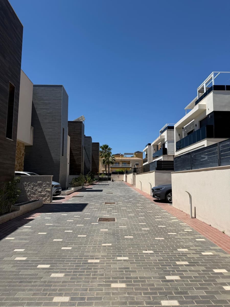 4 chambre Villa/Maison à vendre à Orihuela Costa avec piscine - 699 000 € (Ref: 10010193)