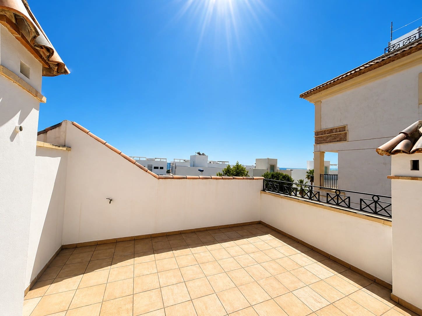 3 soveværelse Rækkehus til salg i Guardamar del Segura med swimmingpool garage - € 335.000 (Ref: 10010205)