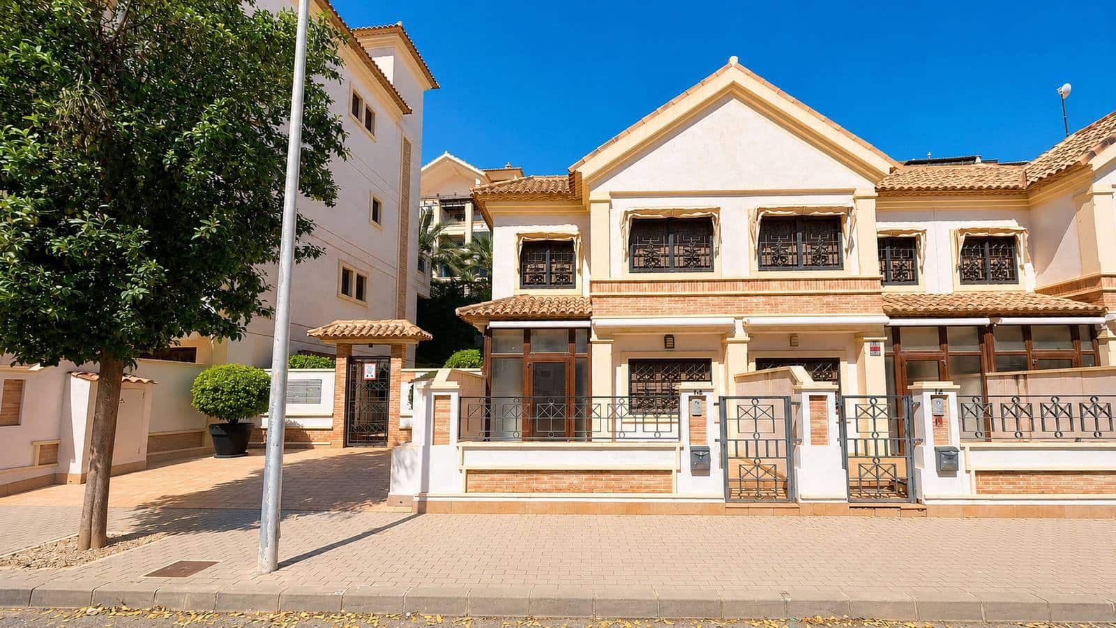 3 soveværelse Rækkehus til salg i Guardamar del Segura med swimmingpool garage - € 335.000 (Ref: 10010205)