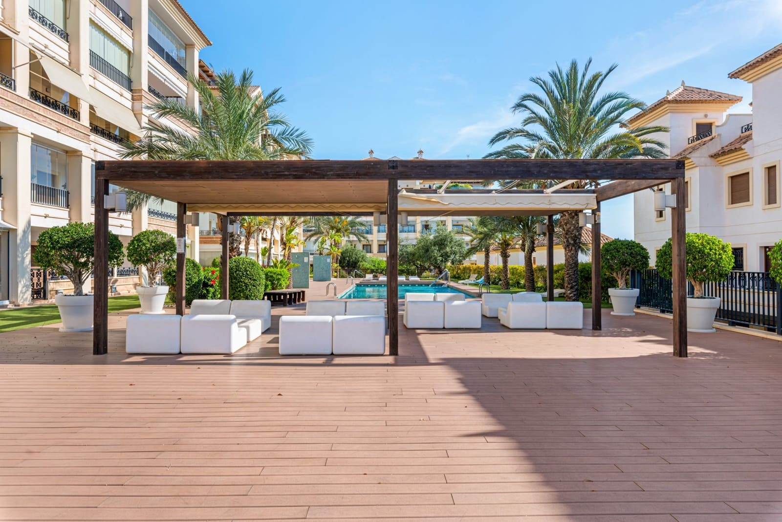 3 soveværelse Rækkehus til salg i Guardamar del Segura med swimmingpool garage - € 335.000 (Ref: 10010205)