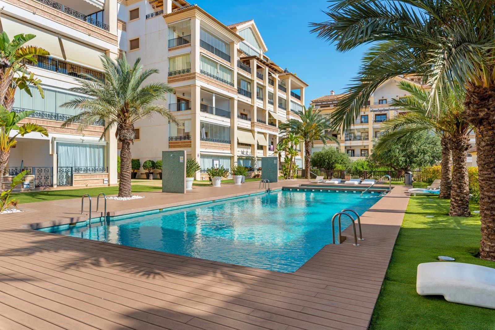 3 soveværelse Rækkehus til salg i Guardamar del Segura med swimmingpool garage - € 335.000 (Ref: 10010205)