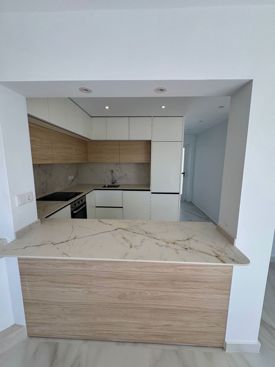 Chalet de 3 habitaciones en Torrevieja en venta - 665.000 € (Ref: 10010207)