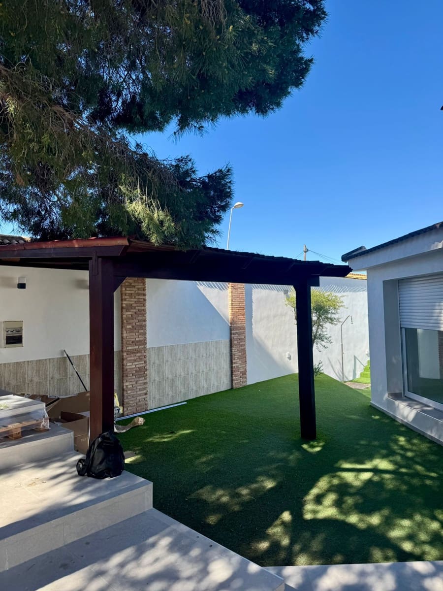Chalet de 3 habitaciones en Torrevieja en venta - 665.000 € (Ref: 10010207)
