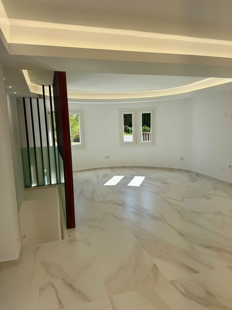Chalet de 3 habitaciones en Torrevieja en venta - 665.000 € (Ref: 10010207)