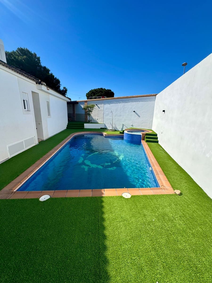 Chalet de 3 habitaciones en Torrevieja en venta - 665.000 € (Ref: 10010207)