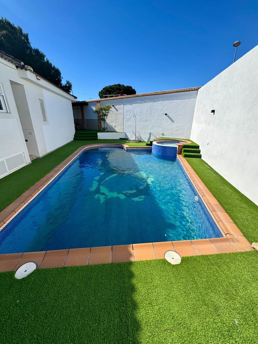Chalet de 3 habitaciones en Torrevieja en venta - 665.000 € (Ref: 10010207)
