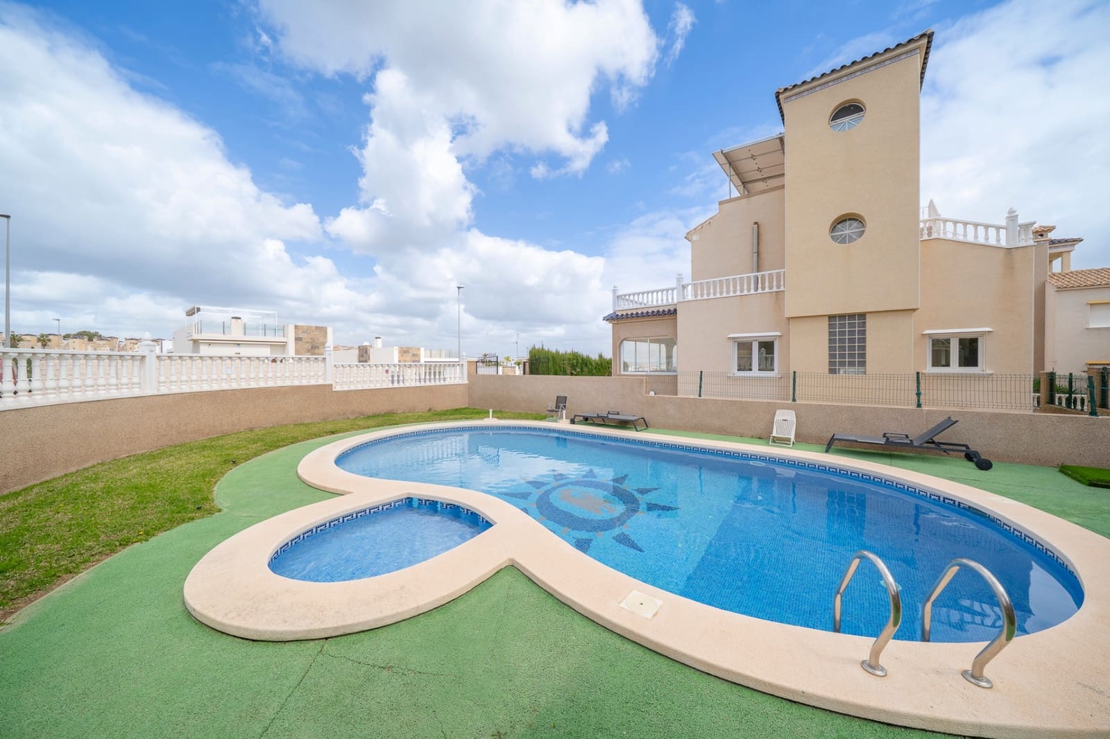 4 quarto Moradia para venda em Orihuela Costa com piscina - 460 000 € (Ref: 10012514)