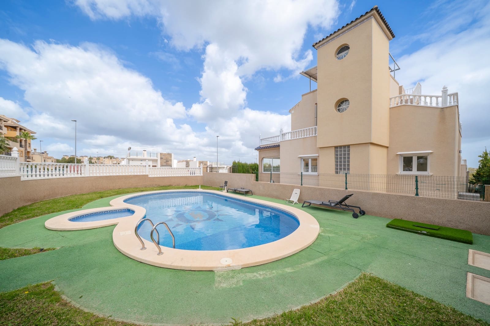 4 quarto Moradia para venda em Orihuela Costa com piscina - 460 000 € (Ref: 10012514)