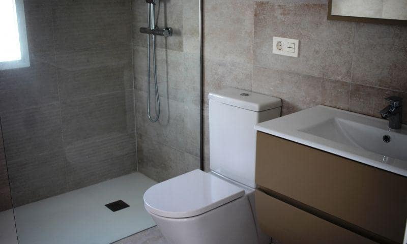 3 quarto Moradia para venda em La Romana com piscina - 375 000 € (Ref: 10018841)