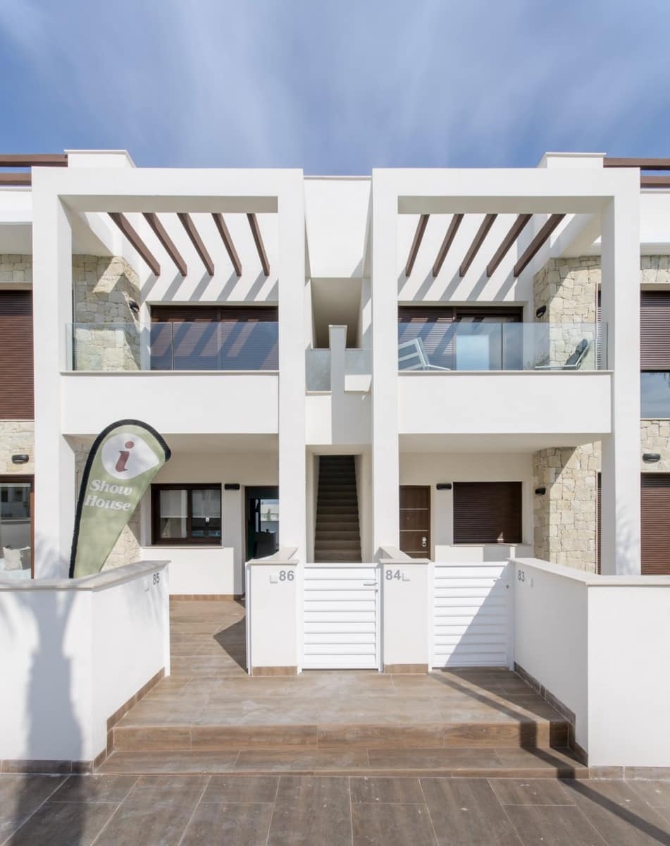 Apartamento de 2 habitaciones en Los Balcones en venta con piscina - 300.000 € (Ref: 10018853)