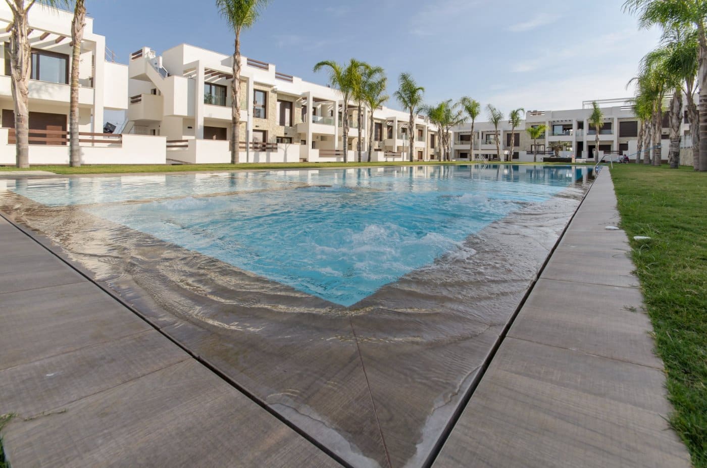 Apartamento de 2 habitaciones en Los Balcones en venta con piscina - 300.000 € (Ref: 10018853)