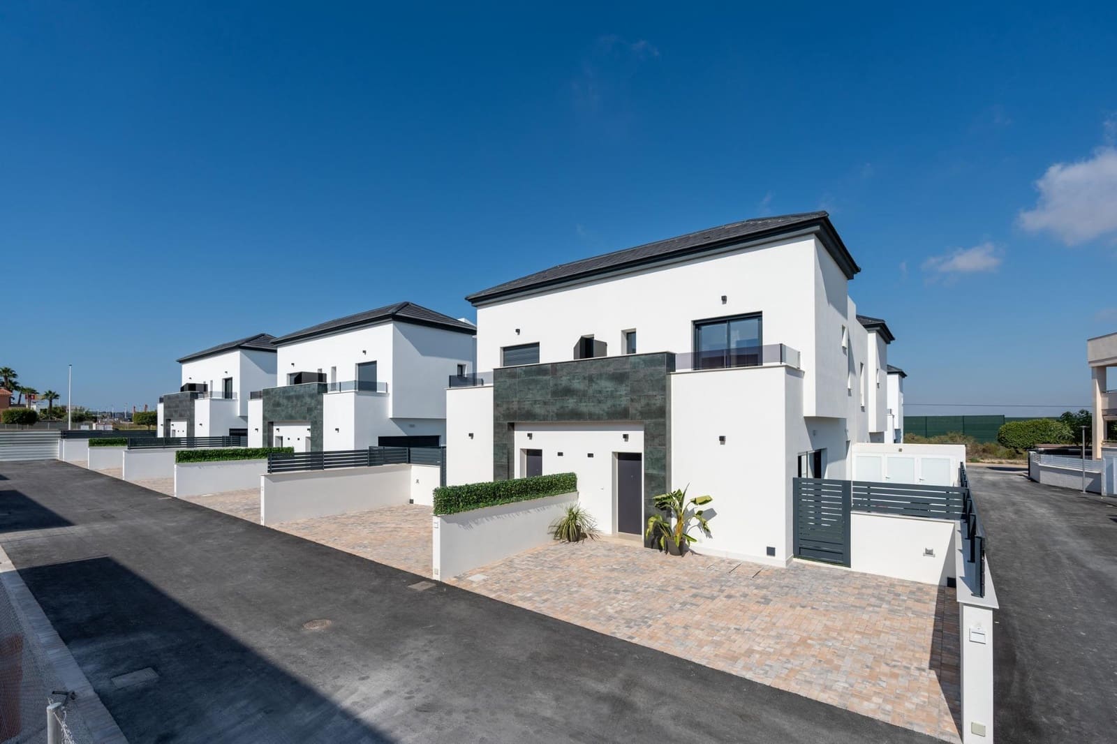 3 soveværelse Semi-Rækkehus til salg i Gran Alacant med swimmingpool - € 410.000 (Ref: 10018878)