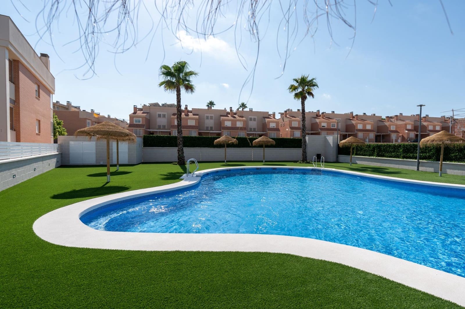 3 soveværelse Semi-Rækkehus til salg i Gran Alacant med swimmingpool - € 410.000 (Ref: 10018878)
