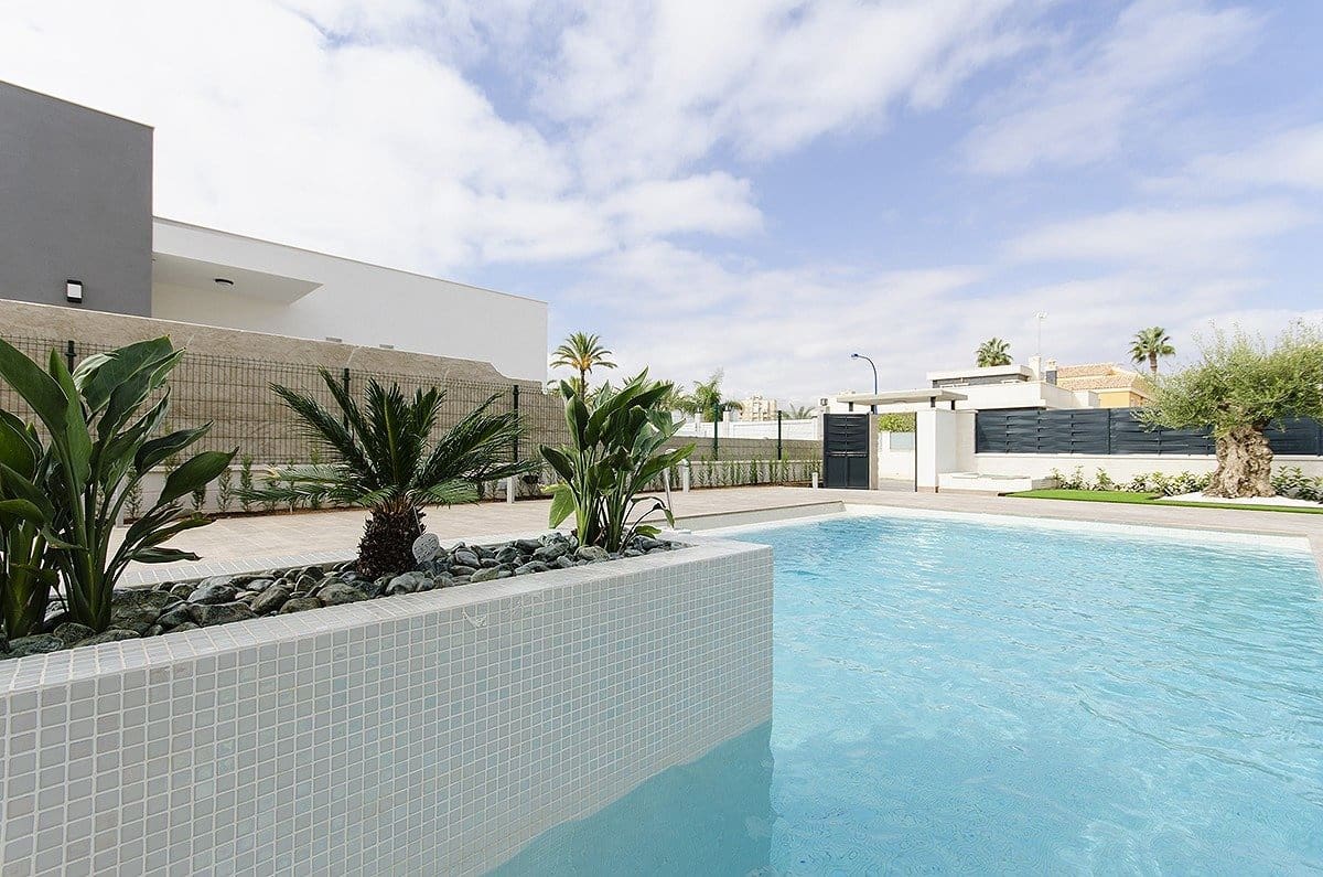 4 sypialnia Willa na sprzedaż w Campoamor z basenem - 995 000 € (Ref: 10018883)