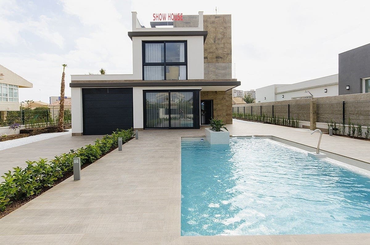 4 sypialnia Willa na sprzedaż w Campoamor z basenem - 995 000 € (Ref: 10018883)