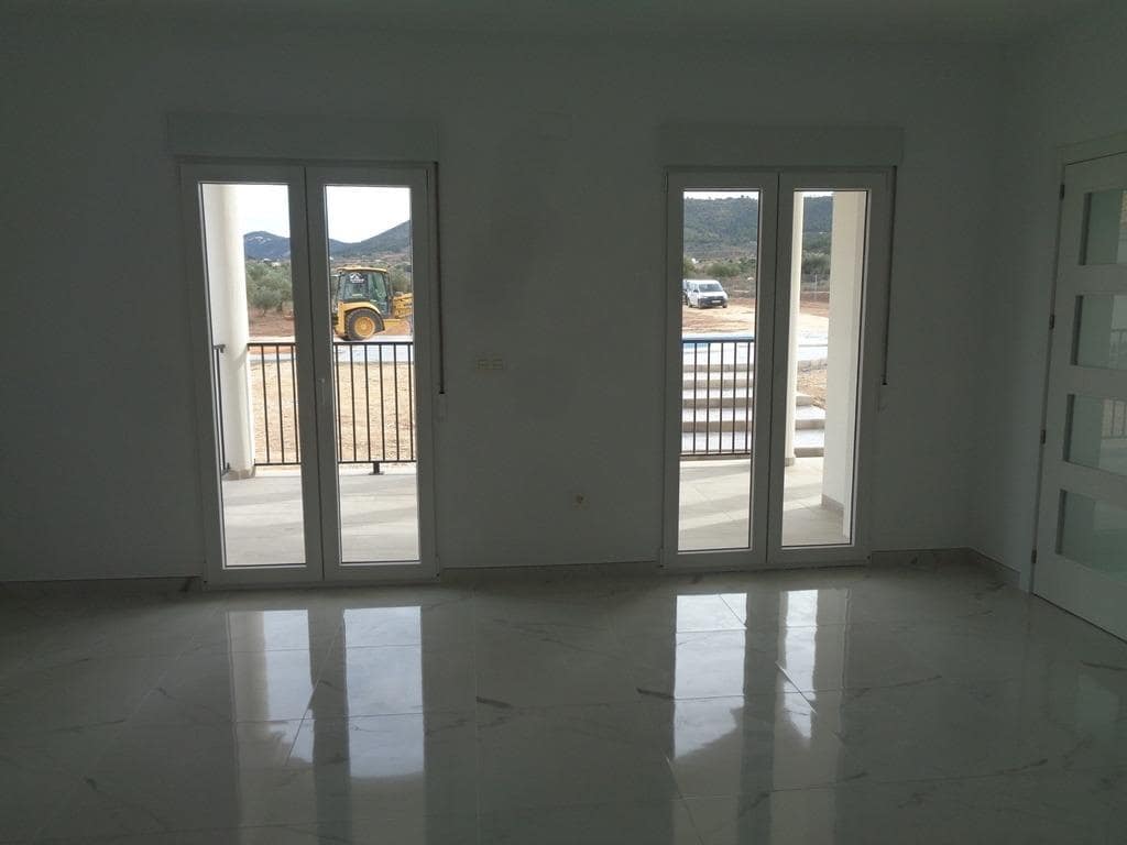 4 Zimmer Villa zu verkaufen in Pinoso mit Pool Garage - 423.000 € (Ref: 10020165)