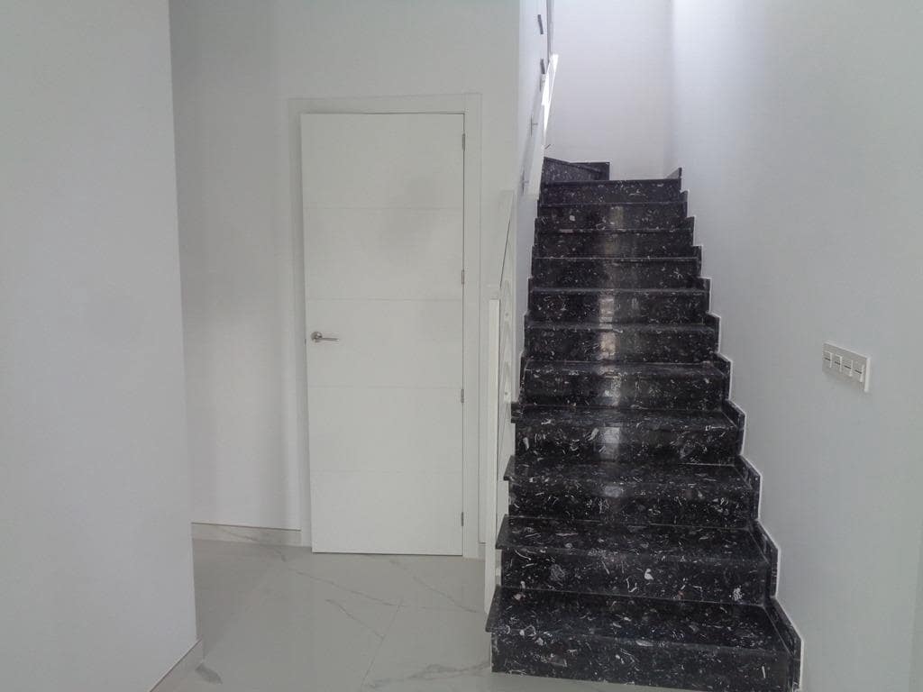 4 Zimmer Villa zu verkaufen in Pinoso mit Pool Garage - 423.000 € (Ref: 10020165)