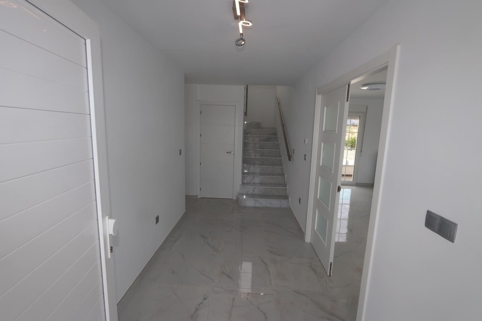4 Zimmer Villa zu verkaufen in Pinoso mit Pool Garage - 423.000 € (Ref: 10020165)