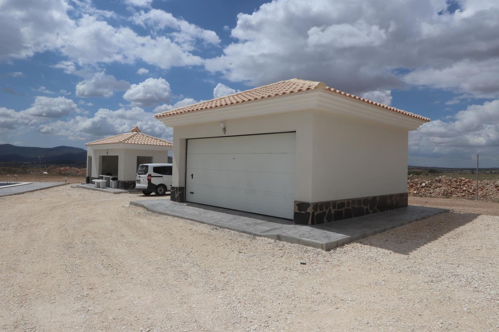 4 Zimmer Villa zu verkaufen in Pinoso mit Pool Garage - 423.000 € (Ref: 10020165)