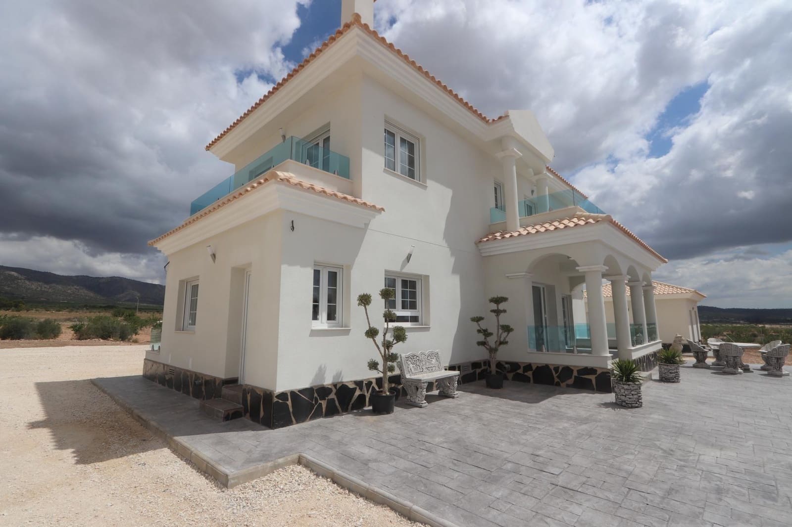 4 Zimmer Villa zu verkaufen in Pinoso mit Pool Garage - 423.000 € (Ref: 10020165)
