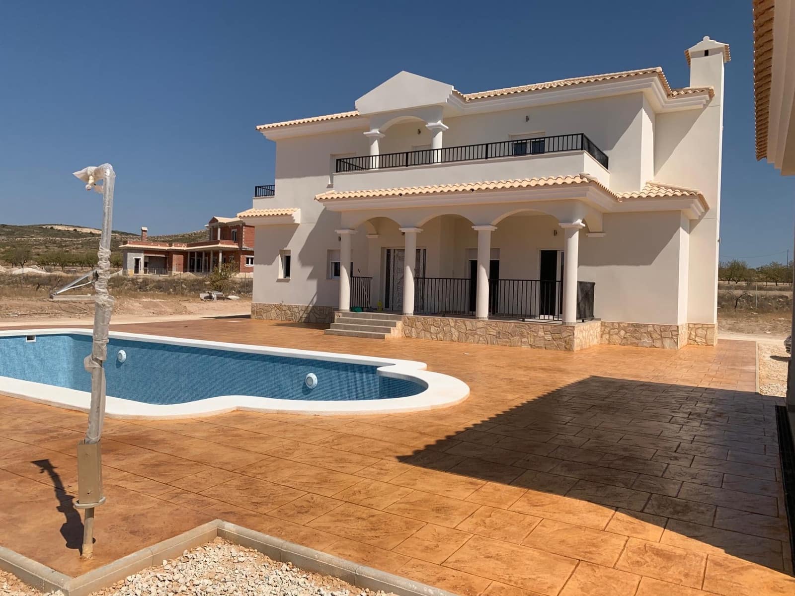 4 Zimmer Villa zu verkaufen in Pinoso mit Pool Garage - 423.000 € (Ref: 10020165)