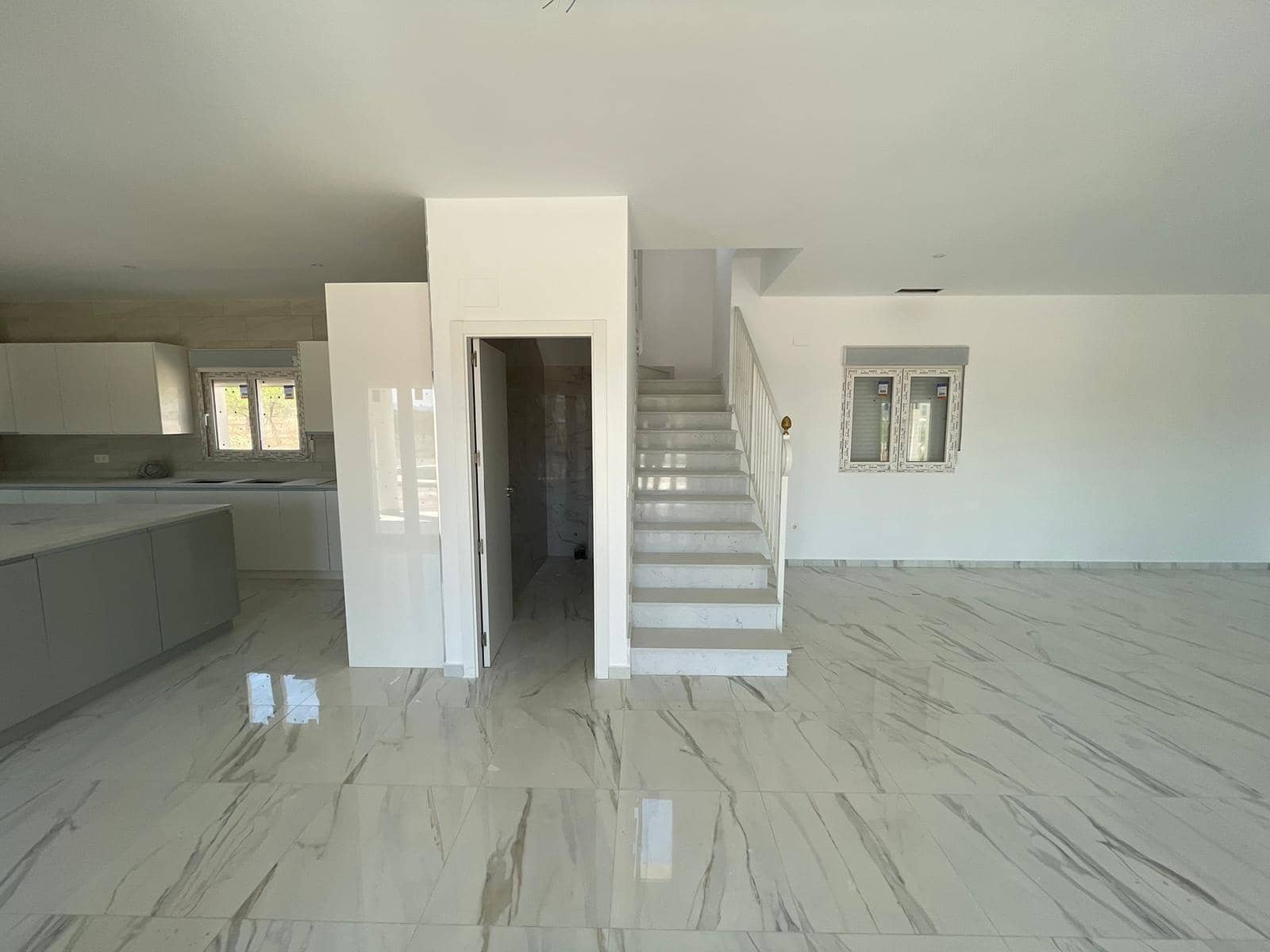 6 bedroom Villa for sale in Pinoso with pool garage - € 611,000 (Ref: 10020168)