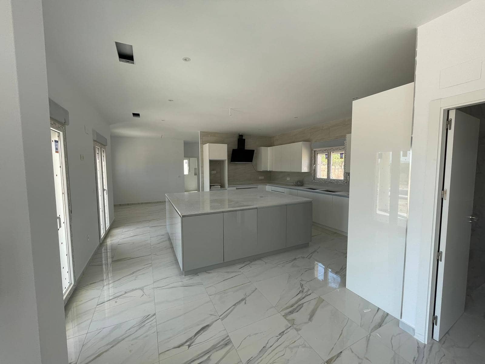 6 bedroom Villa for sale in Pinoso with pool garage - € 611,000 (Ref: 10020168)