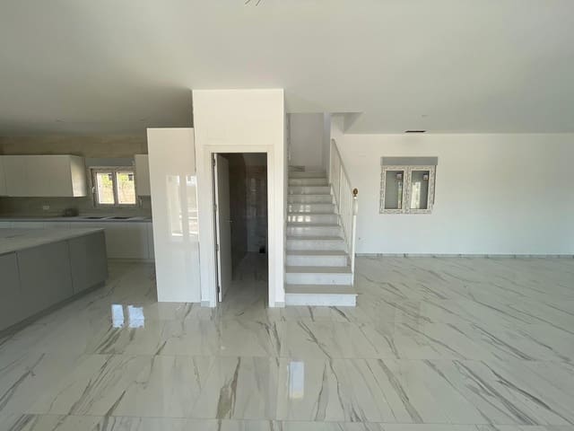 6 bedroom Villa for sale in Pinoso with pool garage - € 611,000 (Ref: 10020168)