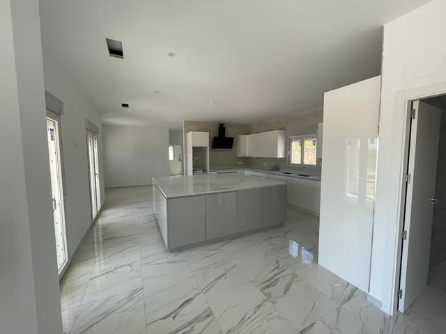 6 bedroom Villa for sale in Pinoso with pool garage - € 611,000 (Ref: 10020168)