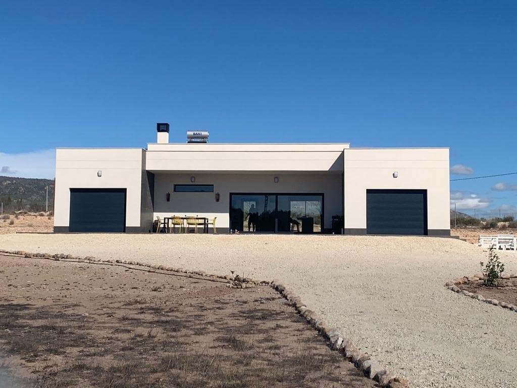4 Zimmer Villa zu verkaufen in Pinoso mit Pool Garage - 436.000 € (Ref: 10020170)