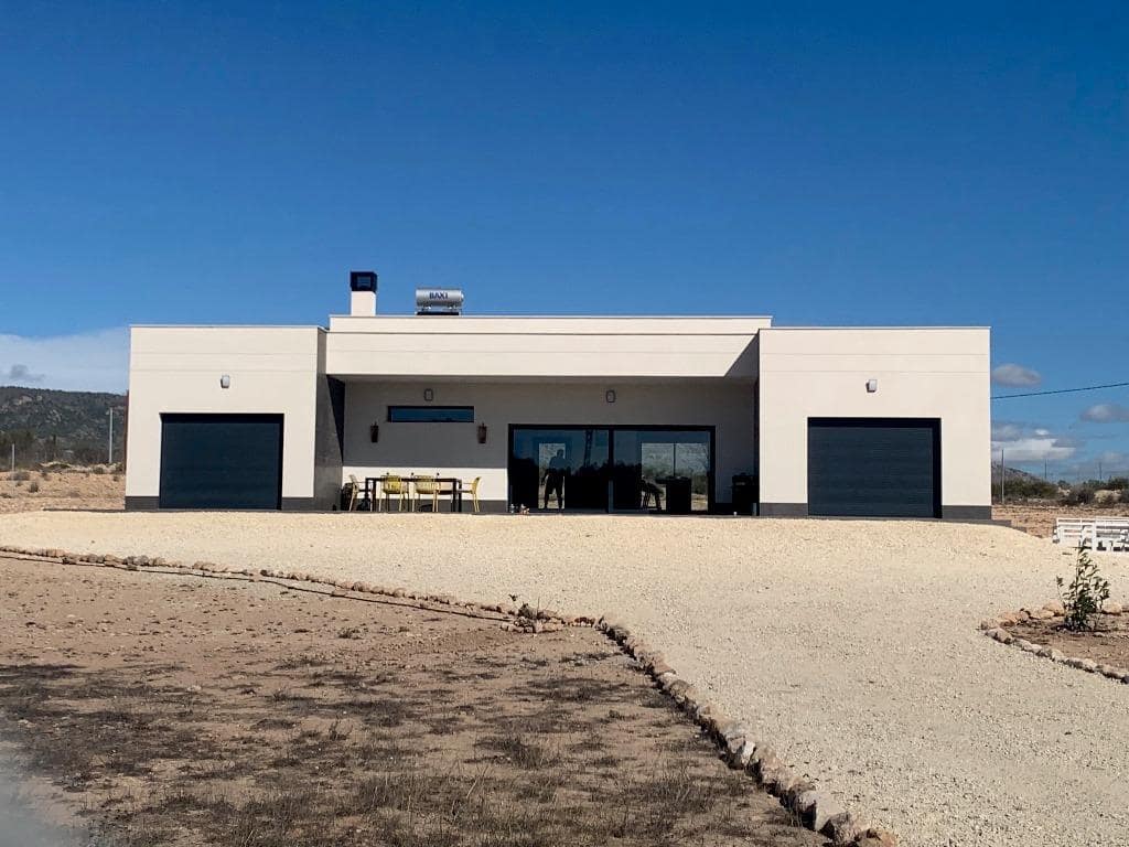 4 Zimmer Villa zu verkaufen in Pinoso mit Pool Garage - 436.000 € (Ref: 10020170)