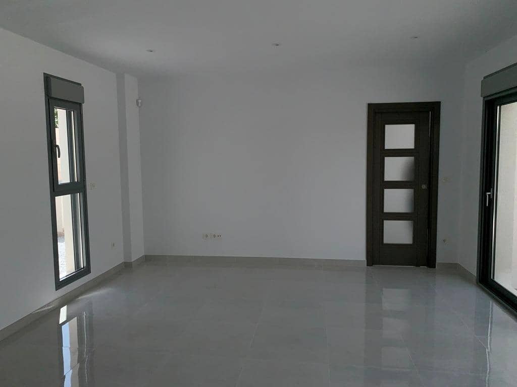 4 Zimmer Villa zu verkaufen in Pinoso mit Pool Garage - 436.000 € (Ref: 10020170)