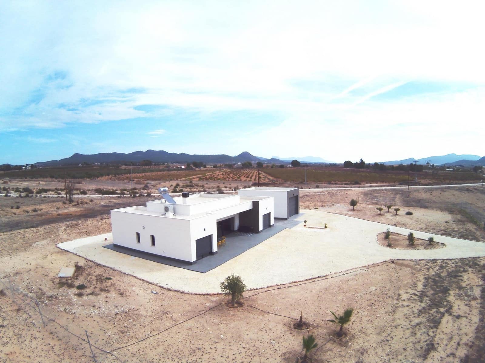 4 Zimmer Villa zu verkaufen in Pinoso mit Pool Garage - 436.000 € (Ref: 10020170)