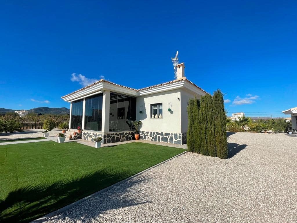 3 slaapkamer Villa te koop in Pinoso met zwembad garage - € 332.000 (Ref: 10020172)