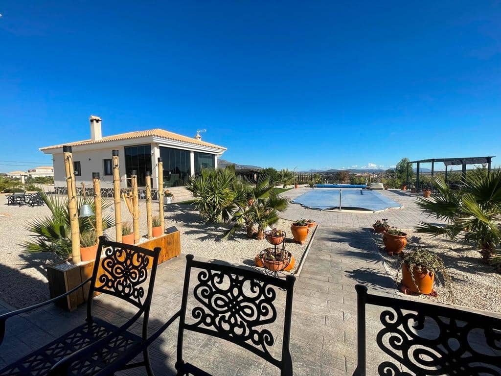 3 slaapkamer Villa te koop in Pinoso met zwembad garage - € 332.000 (Ref: 10020172)