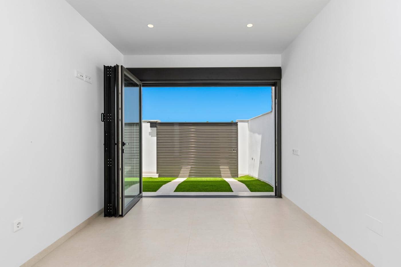 Pareado de 3 habitaciones en Los Alcázares en venta con piscina garaje - 519.900 € (Ref: 10020196)