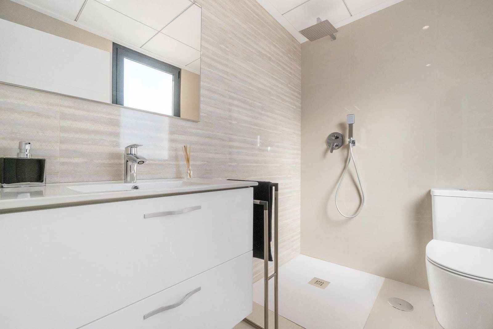 3 sypialnia Willa na sprzedaż w Los Montesinos z basenem garażem - 535 000 € (Ref: 10020200)