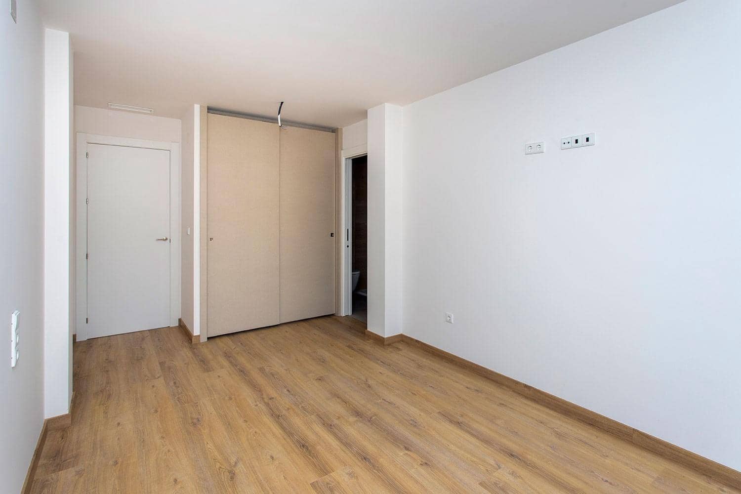 Apartamento de 3 habitaciones en Hondón de las Nieves en venta - 215.000 € (Ref: 10020201)