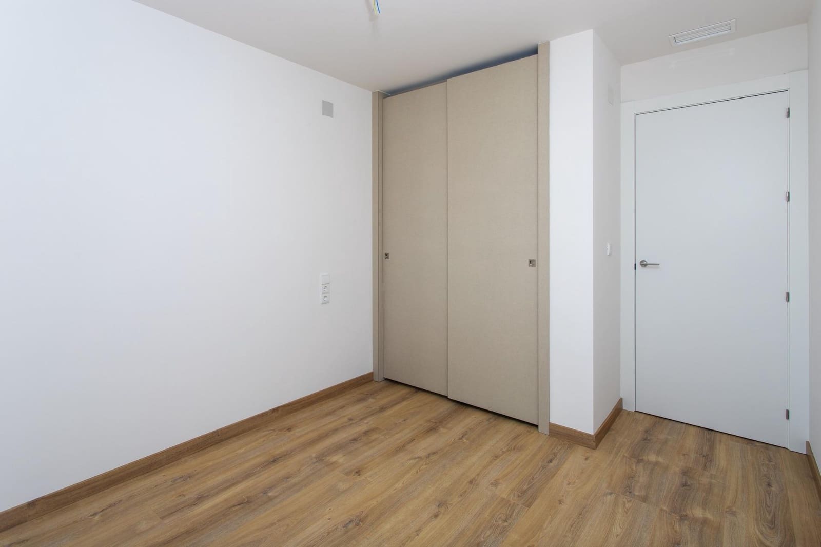 Apartamento de 3 habitaciones en Hondón de las Nieves en venta - 215.000 € (Ref: 10020202)