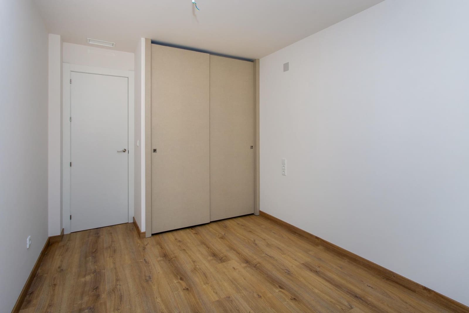 Apartamento de 3 habitaciones en Hondón de las Nieves en venta - 215.000 € (Ref: 10020202)