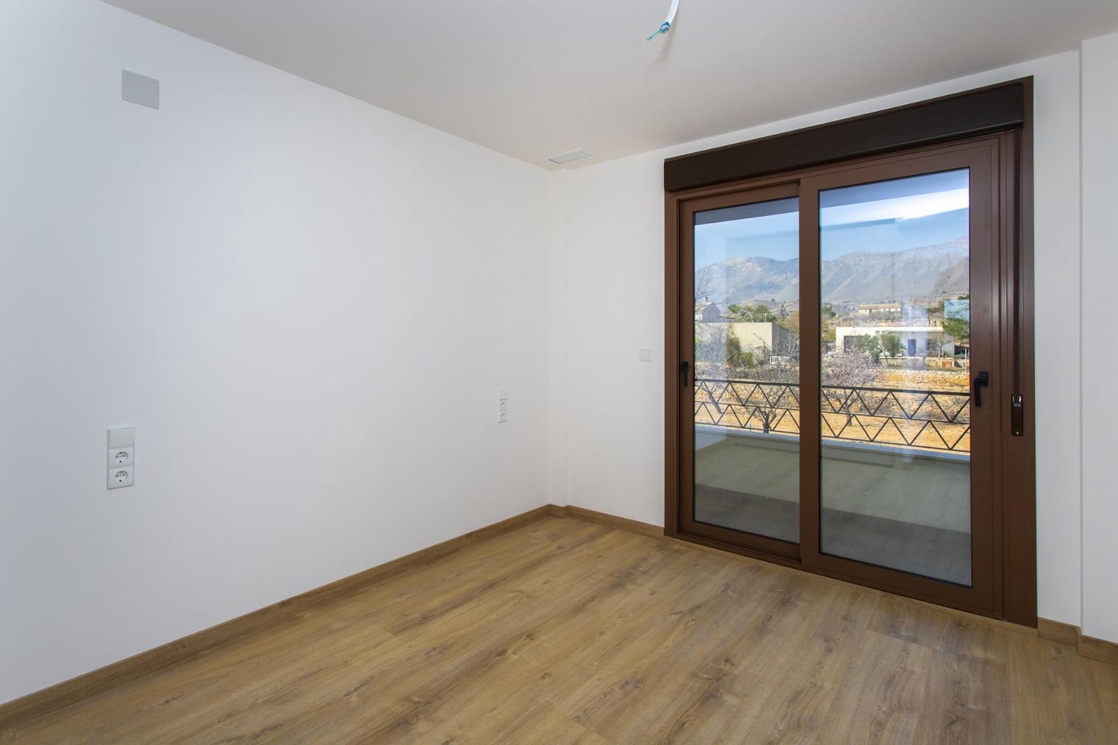 Apartamento de 3 habitaciones en Hondón de las Nieves en venta - 215.000 € (Ref: 10020202)
