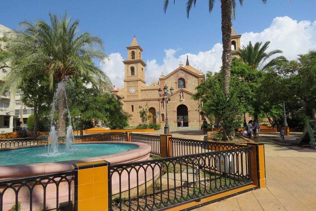 3 Zimmer Villa zu verkaufen in Torrevieja mit Pool Garage - 539.000 € (Ref: 10020243)