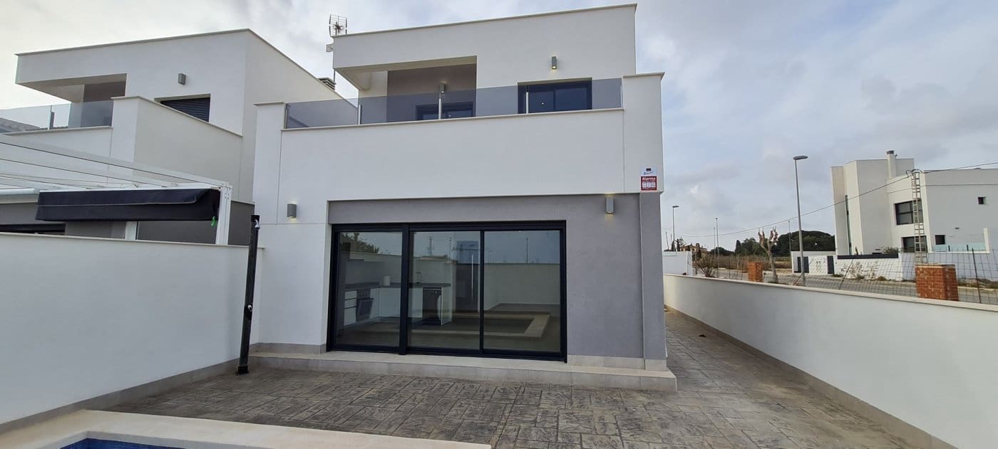 Chalet de 3 habitaciones en Orihuela Costa en venta con piscina - 549.900 € (Ref: 10026345)